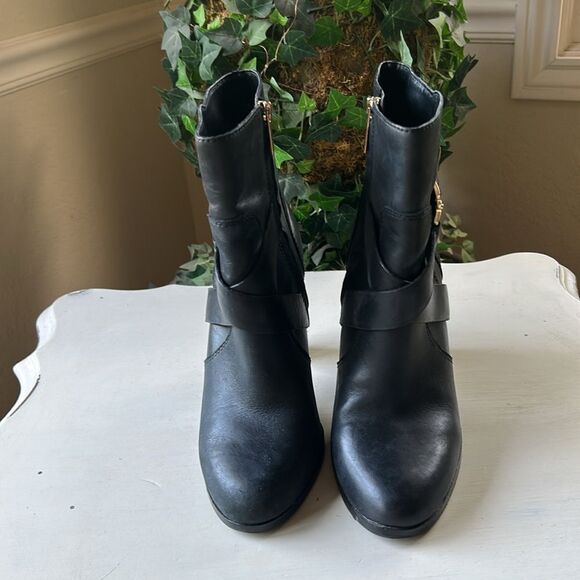 Vince Camuto Black Leather Ankle Boots with Gold Buckle 8.5M - Picture 3 of 12